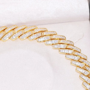 19mm Baguette Channel‑Set Miami Cuban Link Necklace macro close‑up shot, 18K gold plated heavy hip hop chain for men, hand‑set flawless VVS simulated baguette stones channel paved on cuban links, showcasing detailed link structure and brilliant stone sparkle, premium copper bling rapper jewelry laid inside soft lined luxury jewelry box RDRIP JEWELRY