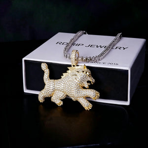 Iced out roaring pounce lion full cz simulated diamond pendant S925 silver 18k gold plated hip hop men jewelry with brand gift box studio close‑up product shot RDRIP JEWELRY
