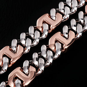 Macro close‑up shot showing polished metal link structure of 14mm iced prong two‑tone cuban choker chain, white and pink two‑tone plating, smooth heavy‑duty link construction for hip hop necklace, solid copper base 18K gold plated men’s icy streetwear jewelry showing link detail RDRIP JEWELRY
