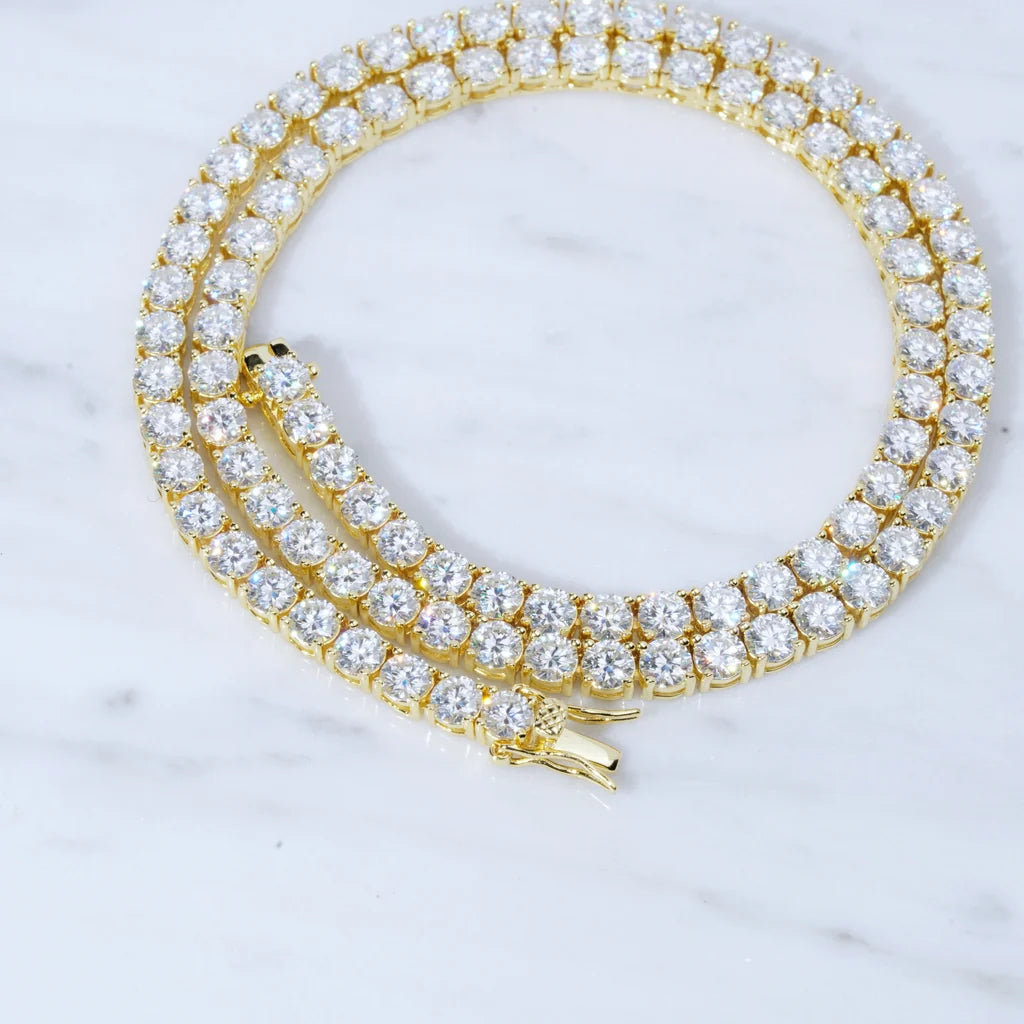 RDRIP JEWELRY 5MM VVS1 D‑color moissanite tennis chain necklace, 18k gold plated genuine 925 sterling silver, ideal hearts and arrows cut round moissanite stones, brilliant sparkling hip hop bling jewelry for men women, flat lay studio shot on clean solid white background, secure box clasp lock, unisex hip‑hop statement tennis chain, premium hand‑set moissanite necklace for collection and gift
