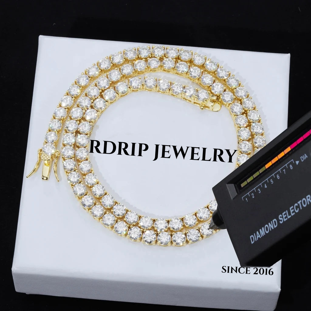RDRIP JEWELRY 5MM VVS1 moissanite tennis chain necklace 18k gold plated over s925 sterling silver, diamond tester positive test demonstration photo, D‑color hearts and arrows moissanite stones, hip hop bling jewelry for men women, realistic studio shot on white gift box, brilliant sparkle moissanite tennis chain, passes handheld diamond selector test, unisex hiphop statement necklace with gift packaging
