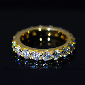 6.00 CARAT S925 VVS1+ moissanite single‑row full eternity ring 4mm round ideal cut hearts and arrows moissanite stones, premium 18K gold plated genuine 925 sterling silver band, brilliant icy sparkling stones with light reflection on dark glossy reflective surface, hip‑hop wedding stackable full band ring unisex luxury bling fine jewelry product close‑up shot RDRIP JEWELRY