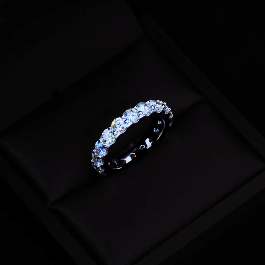 6.00 CARAT S925 VVS1+ moissanite single‑row full eternity ring 4mm round ideal cut hearts and arrows stones resting inside black luxury gift box setting, brilliant sparkling icy full band ring genuine 925 sterling silver white gold plated, premium hip‑hop wedding stackable band ring dark elegant product shot men women fine bling jewelry RDRIP JEWELRY
