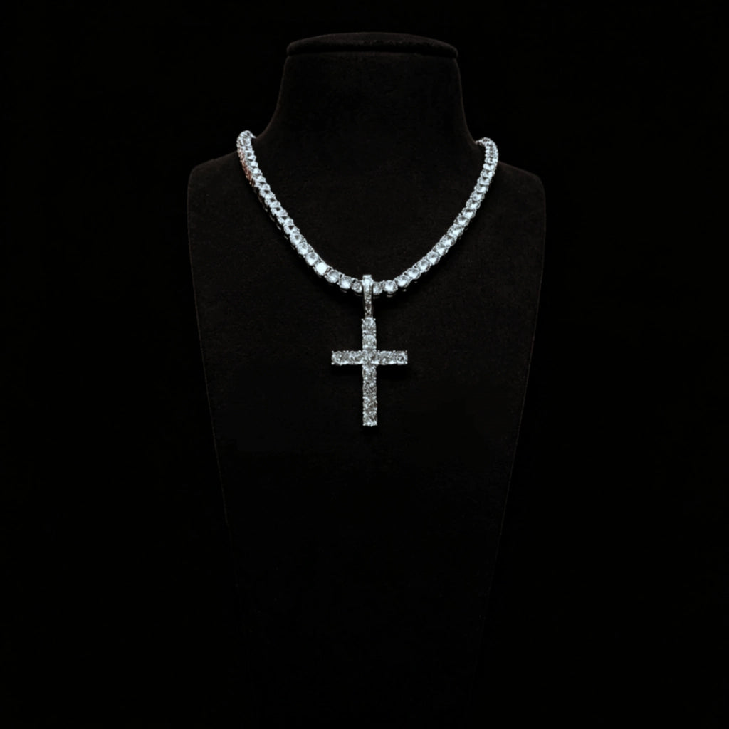 925 sterling silver bling classic cross pendant displayed on black jewelry mannequin bust, matched with full iced tennis chain, flawless vvs simulated diamonds hip hop streetwear necklace for men RDRIP JEWELRY
