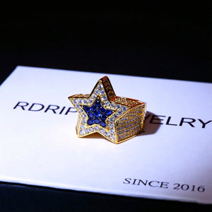 Gold tone iced out double pentagram star men hip hop ring, outer white AAA cubic zirconia stones with deep blue CZ inlay center, heavy wide band micro pave star statement ring for rap street fashion, luxury hip‑hop jewelry gift from RDRIP JEWELRY
