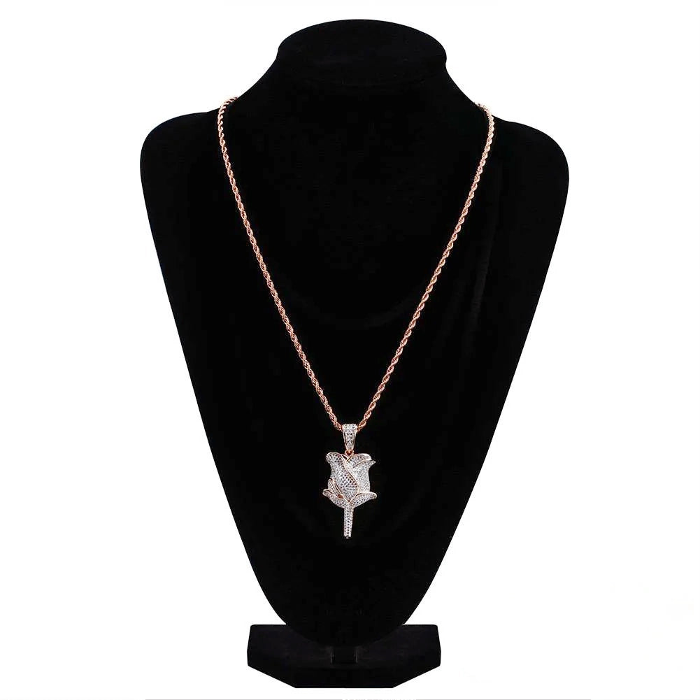 Full view mannequin display of bling fully paved rose flower pendant with rose gold twist rope chain, iced out hip hop necklace set with flawless vvs simulated diamonds, unisex rose gold street fashion hiphop charm jewelry RDRIP JEWELRY SINCE 2016
